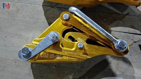 Mitgelieferte Klemme aus Aluminiumlegierung mit einer Nennlast von 7–80 kN und einer maximalen Öffnung von 14–48 mm für die Bespannung von Übertragungsleitungen
