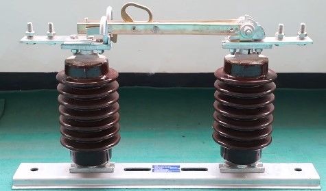Einphasiges 15KV 600A, das Porzellan-Isolat-Schalter trennt