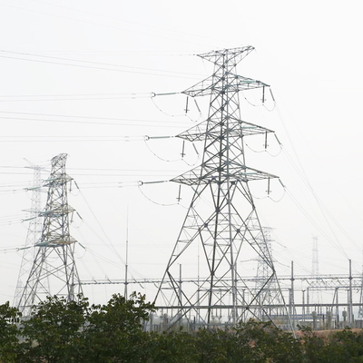 4 mit Beinen versehene 330kv galvanisierten Angel Steel Lattice Transmission Tower
