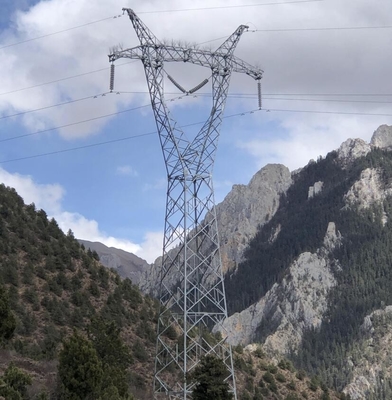 Mit Beinen versehener galvanisierter Stahlhochspannungsfreileitungsmast des gitter-4