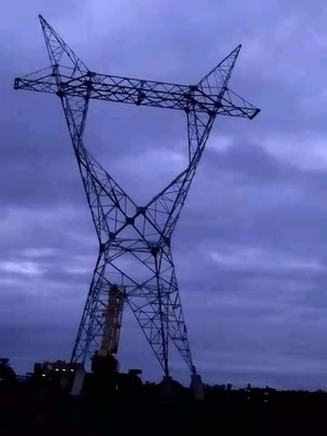 ASTM123 230KV 400KV vergittern Stahltürme für obenliegende Fernleitung