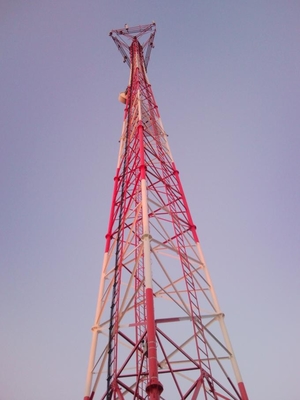 Röhrentelekommunikations-Stahlturm ISO 1461 ASTM A123 HDG