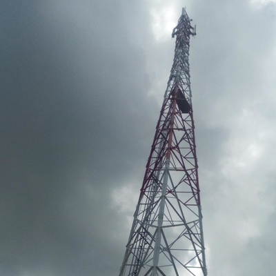 Galvanisierter Struktur-Freileitungsmast des Gitter-220kv für Kommunikation