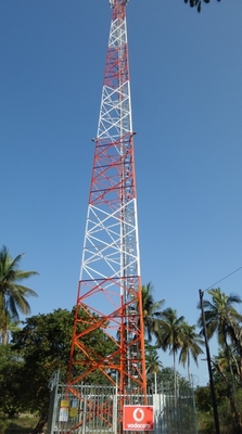Telekommunikations-drei Stahlturm der mit Beinen versehenen eckigen 33KV mit Antenne u. Mw-Klammern