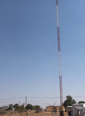 Guyed-Mast-Gitter-Telekommunikations-Stahlturm mit galvanisierten 72m 92m