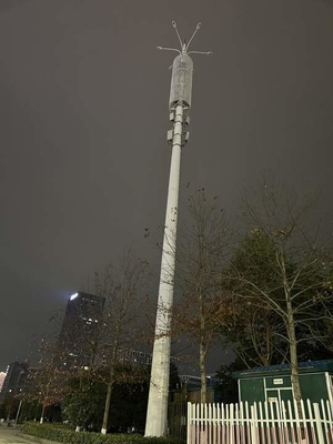 Galvanisierter Stahlturm Pole des Mast-Q345 mit Klammer