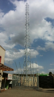 Gitter-Art Farben-Ausrüstungs-Stahlturm benutzt für Kommunikation