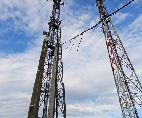 50m heißes Bad-galvanisierter Stahlwinkel-Röhrenturm mit Klammer-Fall-Festnahme